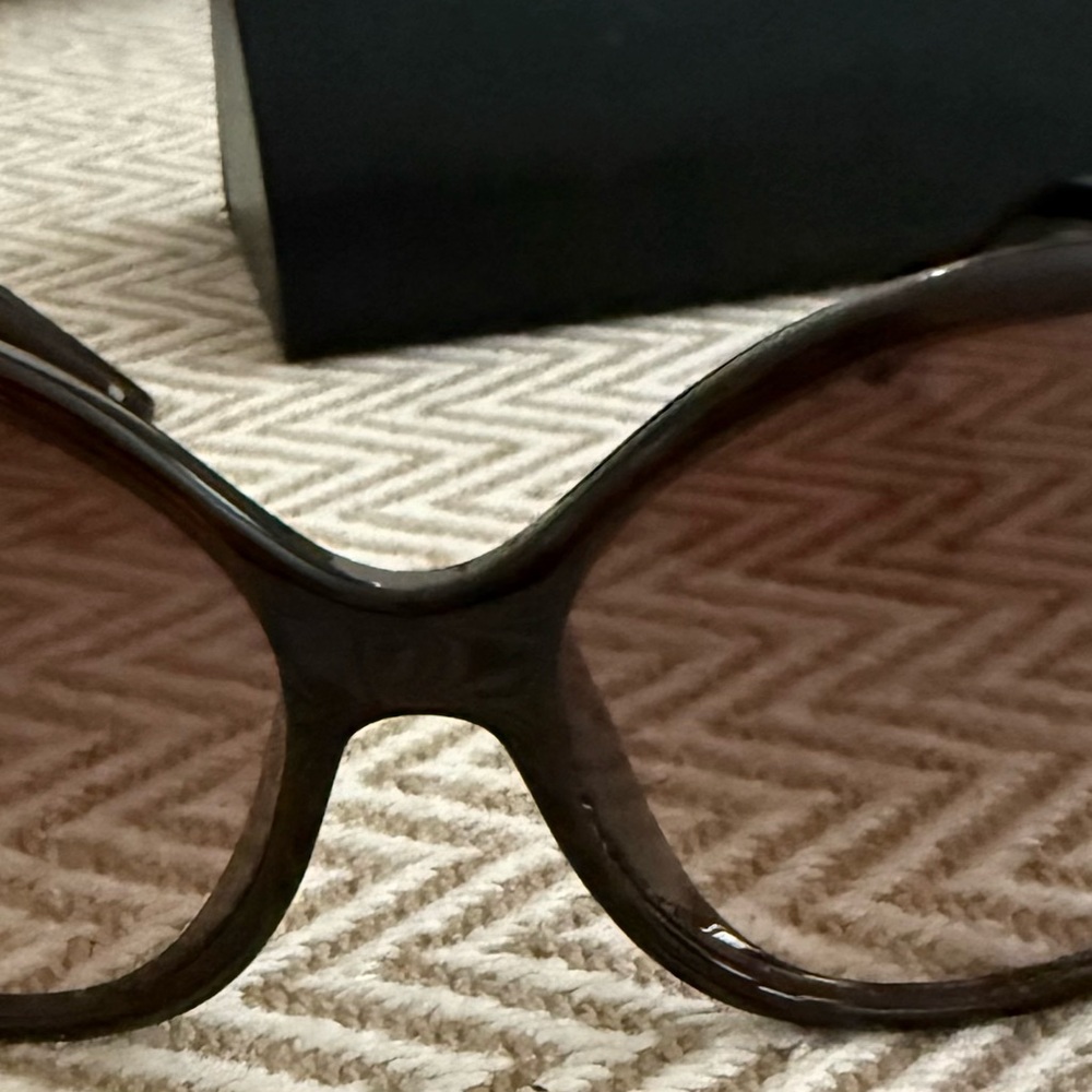 Fendi Elegant Brown Sunglasses for Women - Picture 2 of 5